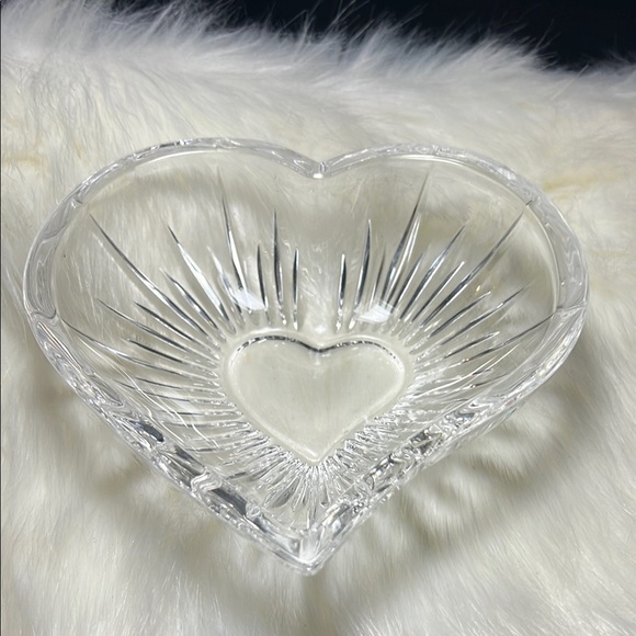 Crystal  Clear Heart-Shaped Glass Bowl - Picture 1 of 4